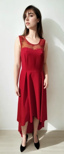 Sukienka długa czerwona z trenem i koronką 018 93448