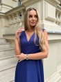 Sukienka granatowa długa z dwoma rozcięciami i dekoltem w literkę V z lekko mieniącego się materiału - Milena 96910