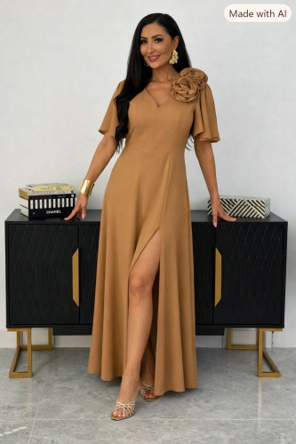 Sukienka Maxi camel - z przypinanym kwiatem Rubi 36048